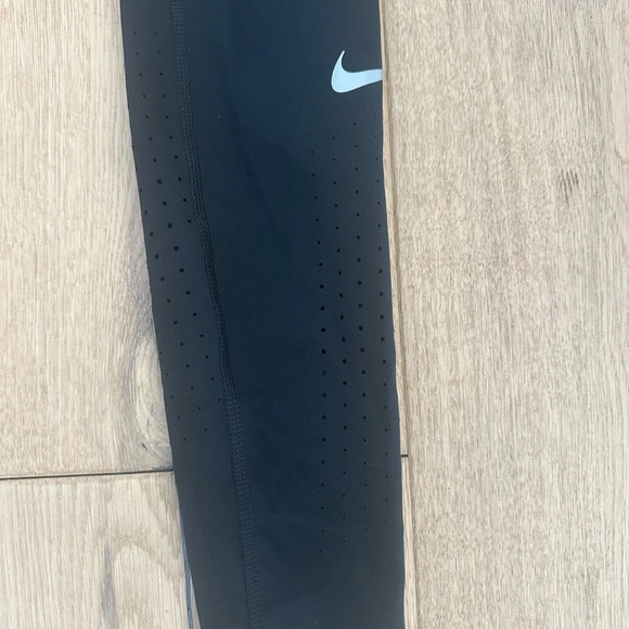 Pristine Dry Fit Nike Running Leggings Take 20% Off - Picture 6 of 6